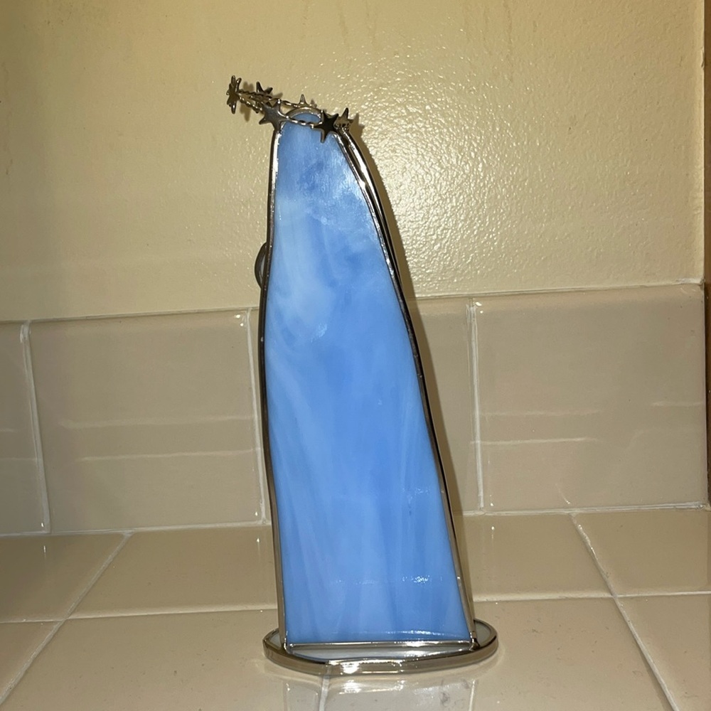 Virgin Mary Queen of Peace Blue and White Stained Glass Art Piece 7.5” - Picture 2 of 8